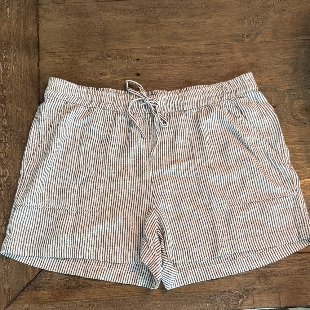 *NEW J. Crew Drawstring Pull-on Shorts Medium Black & White Stripes - Picture 2 of 8